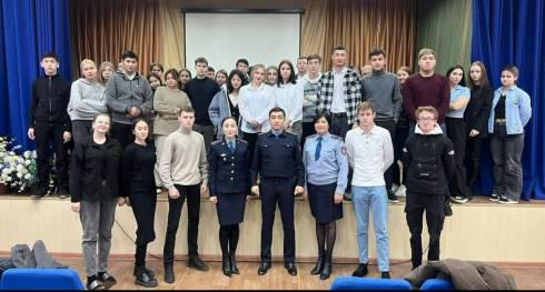 Свыше 300 учебных заведений посетили полицейские Карагандинской области за три дня