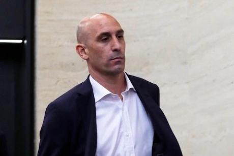 Тренер сборной Испании дал показания в суде по делу о поцелуе Рубиалесом Дженни Эрмосо
