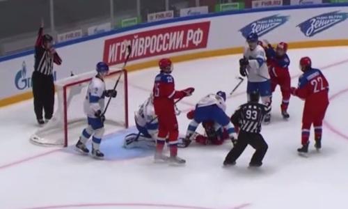 Хоккеисты сборных Казахстана и России устроили драку на льду. Видео