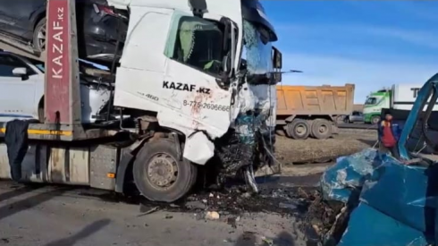 На трассе Караганда - Балхаш в аварии погибли шесть человек