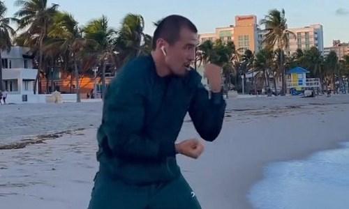 Казахстанский «Воин» показал бой с тенью на пляже в Майами. Видео