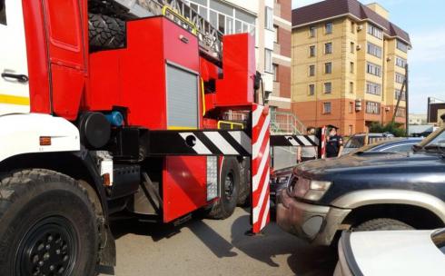 Пожарные Карагандинской области продолжают сталкиваться с преградами для проезда во дворах МЖД