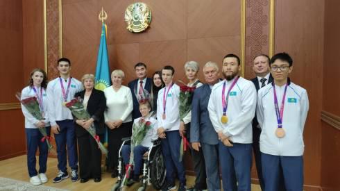 В Караганде премии акима области получили победители Пара Азиатских игр