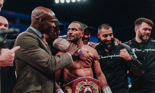 Нокаутом завершился главный бой вечера бокса с участием «Нового Головкина» из Казахстана. Видео