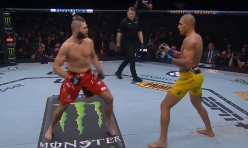 Видео полного боя Иржи Прохазка — Алекс Перейра со спорным нокаутом на UFC 295