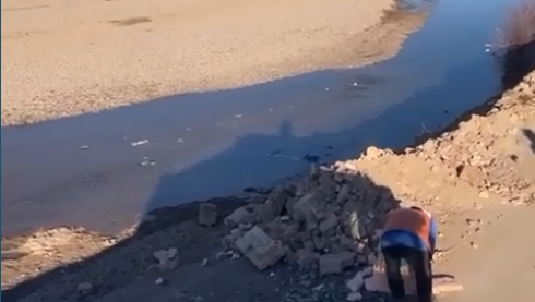 В поселке Актогай Карагандинской области берега реки «укрепили» строительным мусором