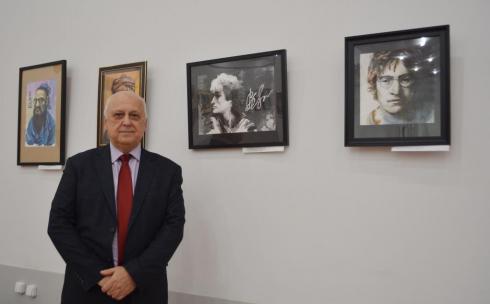 Чувства в лицах: в Караганде действует выставка акварельных портретов кисти Игоря Баграмова
