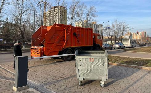 В Караганде закупят новые мусоровозы и заменят мусорные баки