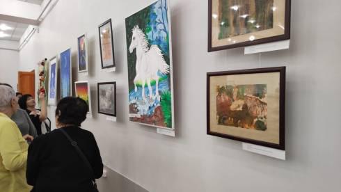 Дом культуры незрячих и слабовидящих открыл выставку работ в карагандинском музее ИЗО