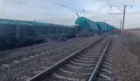 На участке Астана – Караганда произошел сходов грузового поезда