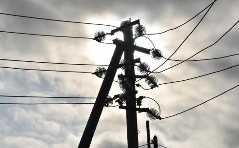 Восстанавливать электроснабжение после сильного ветра продолжают в Караганде