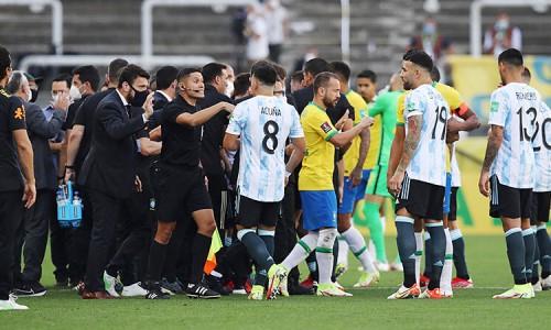 Появился видеообзор скандального матча Бразилия — Аргентина с дракой и удалением