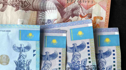Закон о повышении зарплат и пенсий в Казахстане отправили на подпись президенту