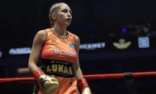Самая сексуальная боксерша Казахстана приняла решение после первого поражения в профи
