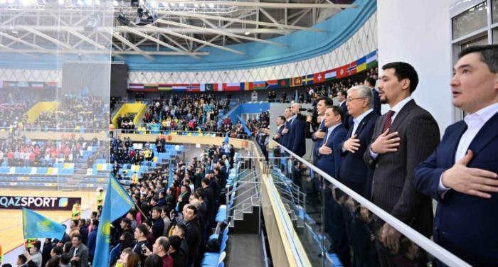 Касым-Жомарт Токаев и Жанибек Алимханулы посетили матч сборной Казахстана. ФОТО