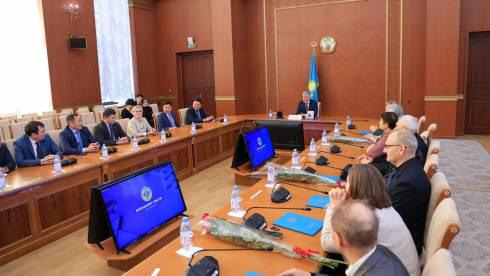 Ермаганбет Булекпаев поздравил энергетиков с профессиональным праздником