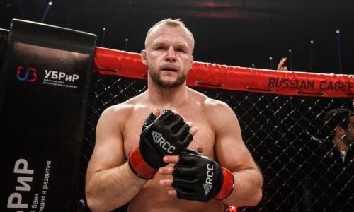 Нокаутом в первом раунде закончился бой Шлеменко в главном событии турнира по MMA. Видео