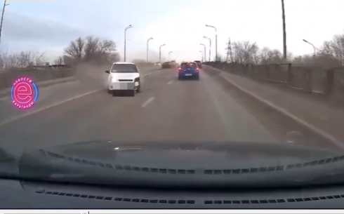 Три автомобиля столкнулись на Гоголевском мосту в Караганде