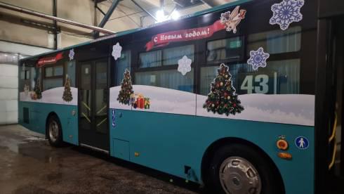 Карагандинский автопарк №3 украсил автобусы к Новому году