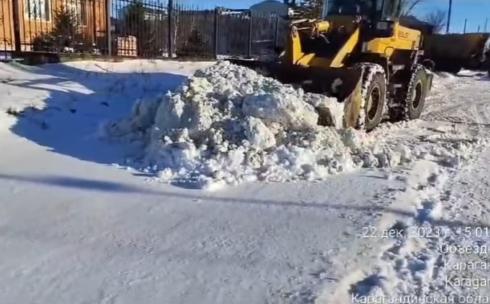 Аким Караганды похвалил коммунальные службы за оперативную уборку снега