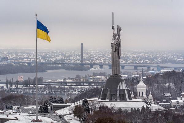 Залужный: на Украине произошли взрывы на промышленных и военных объектах