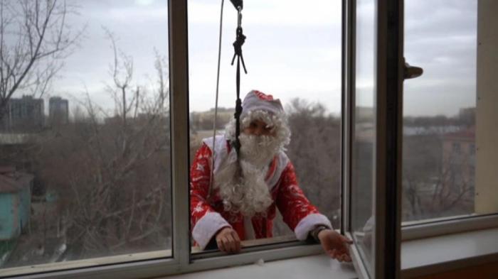Дед Мороз пробрался через окно в детскую больницу
                30 декабря 2023, 19:49