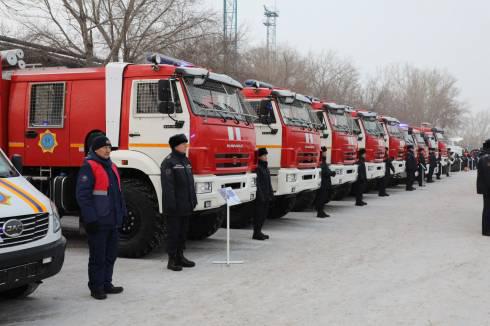 Аким Карагандинской области вручил спасателям региона ключи от новой спецтехники