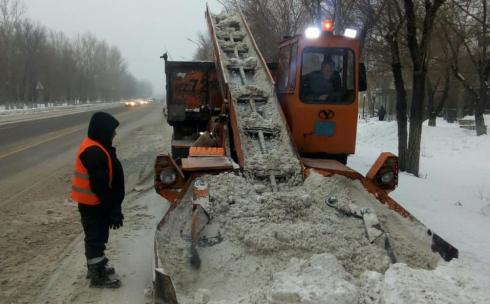 Аким Караганды обещает очистить город от снега в ближайшие дни
