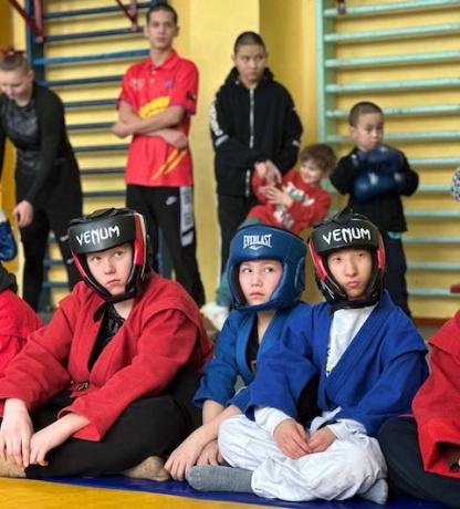 Известная спортивная пара сделала подарок детям в Алматы