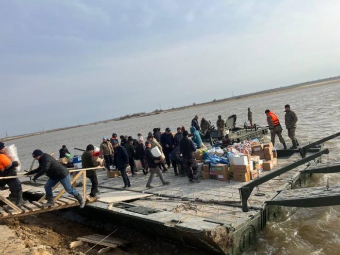 На борьбу с наводнением на западе Казахстана направлены морские пехотинцы
