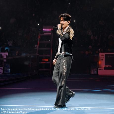 Димаш Кудайберген: болею за каждого, кто выходит под флагом Казахстана