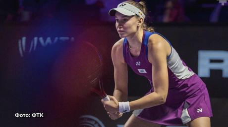 Рыбакина проиграла Швентек