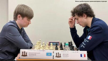 Алишер Сулейменов побеждает в Ченнае