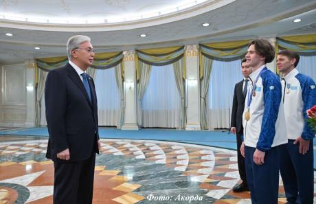 Касым-Жомарт Токаев о золоте Шайдорова: награда, которую казахстанцы ждали целых 32 года