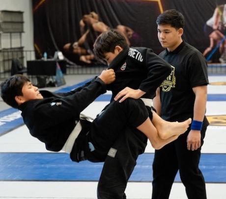 Турнир памяти Сагадата Нурмагамбетова собрал более 300 джитсеров в Алматы