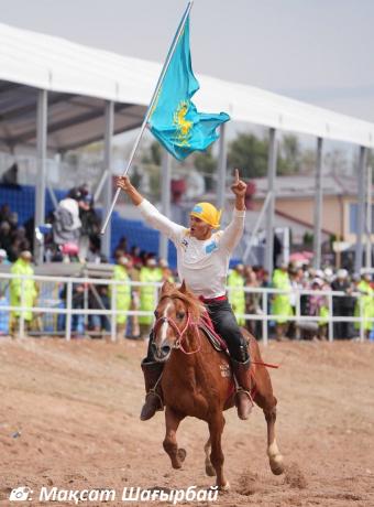 Бактыбай Канат — чемпион по теңге ілу